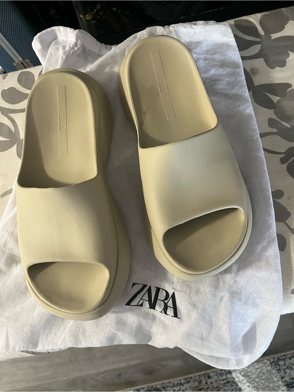 Zara Cream Chunky Slide Sandals